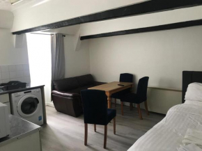 Entire One Bedroom Flat, 9